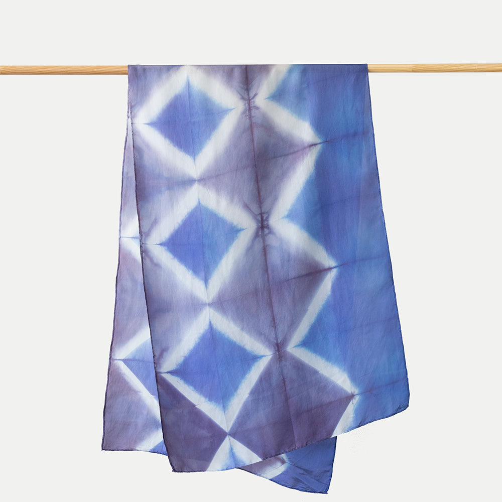 Pañuelo seda shibori cuadros azulino
