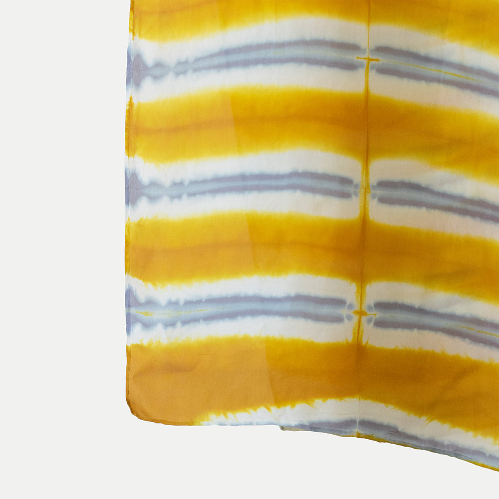 Pañuelo seda shibori lineas amarillo