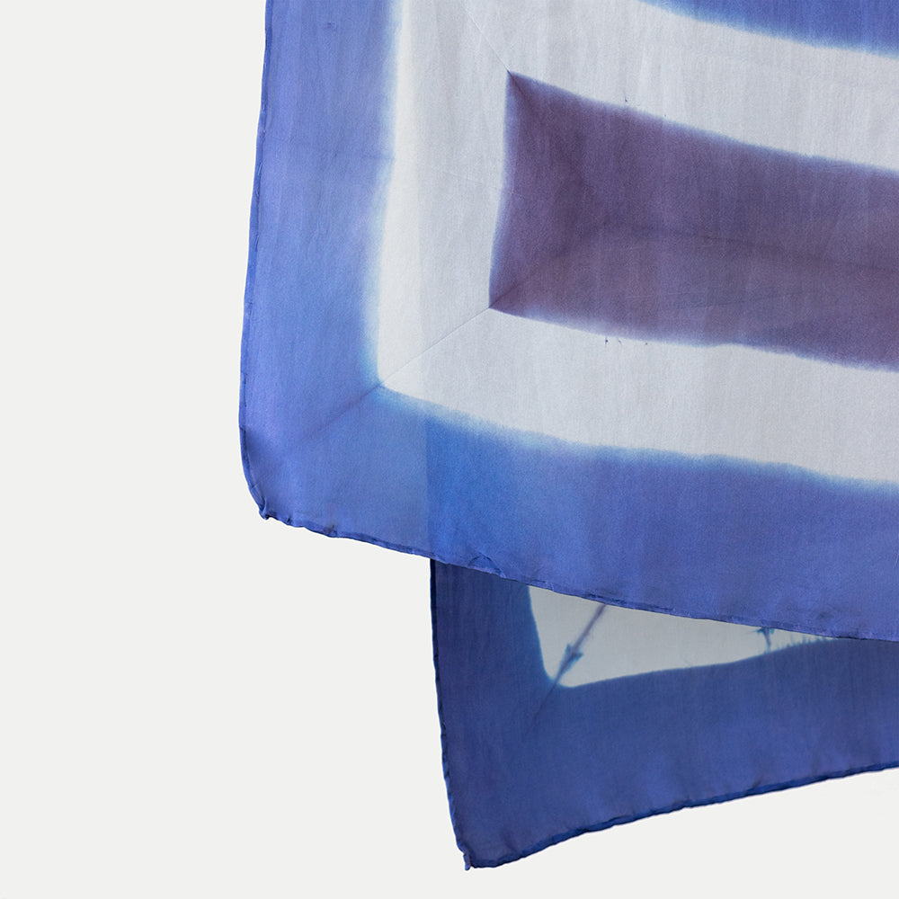 Pañuelo seda shibori marco azulino