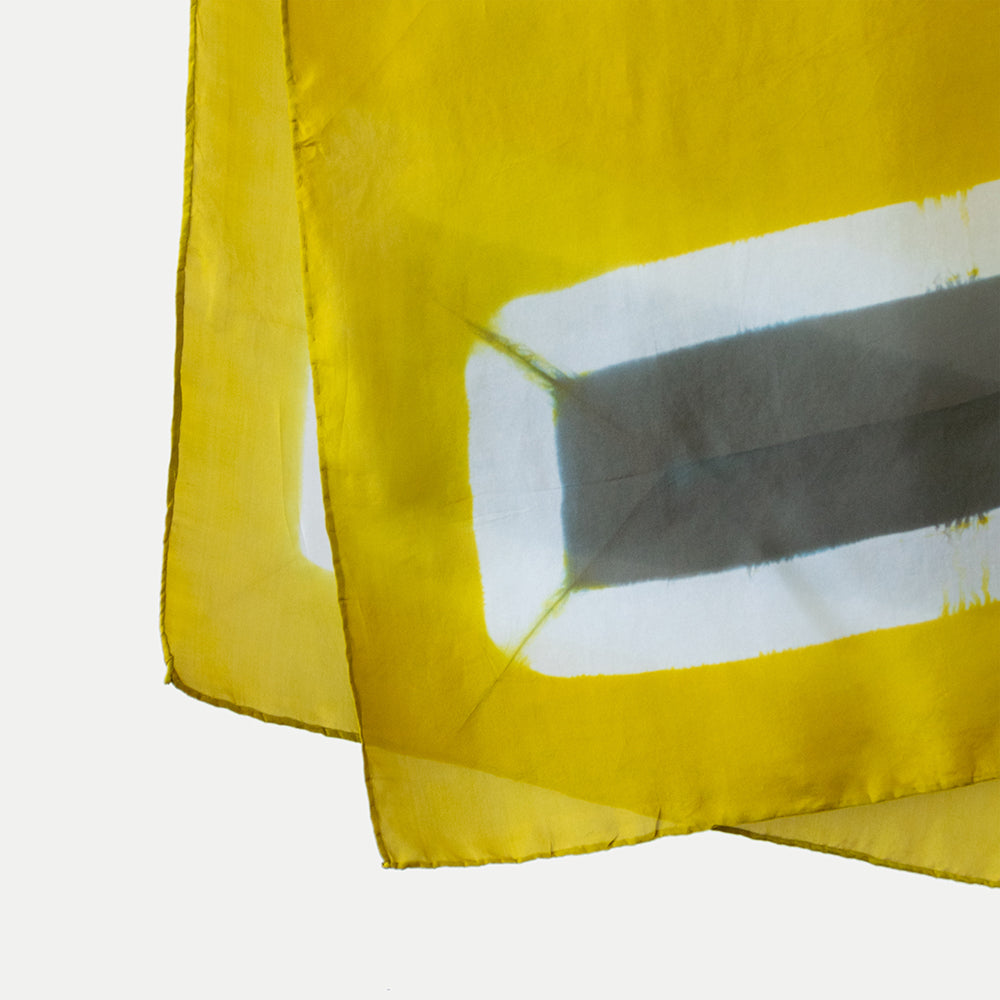 Pañuelo seda shibori marco amarillo