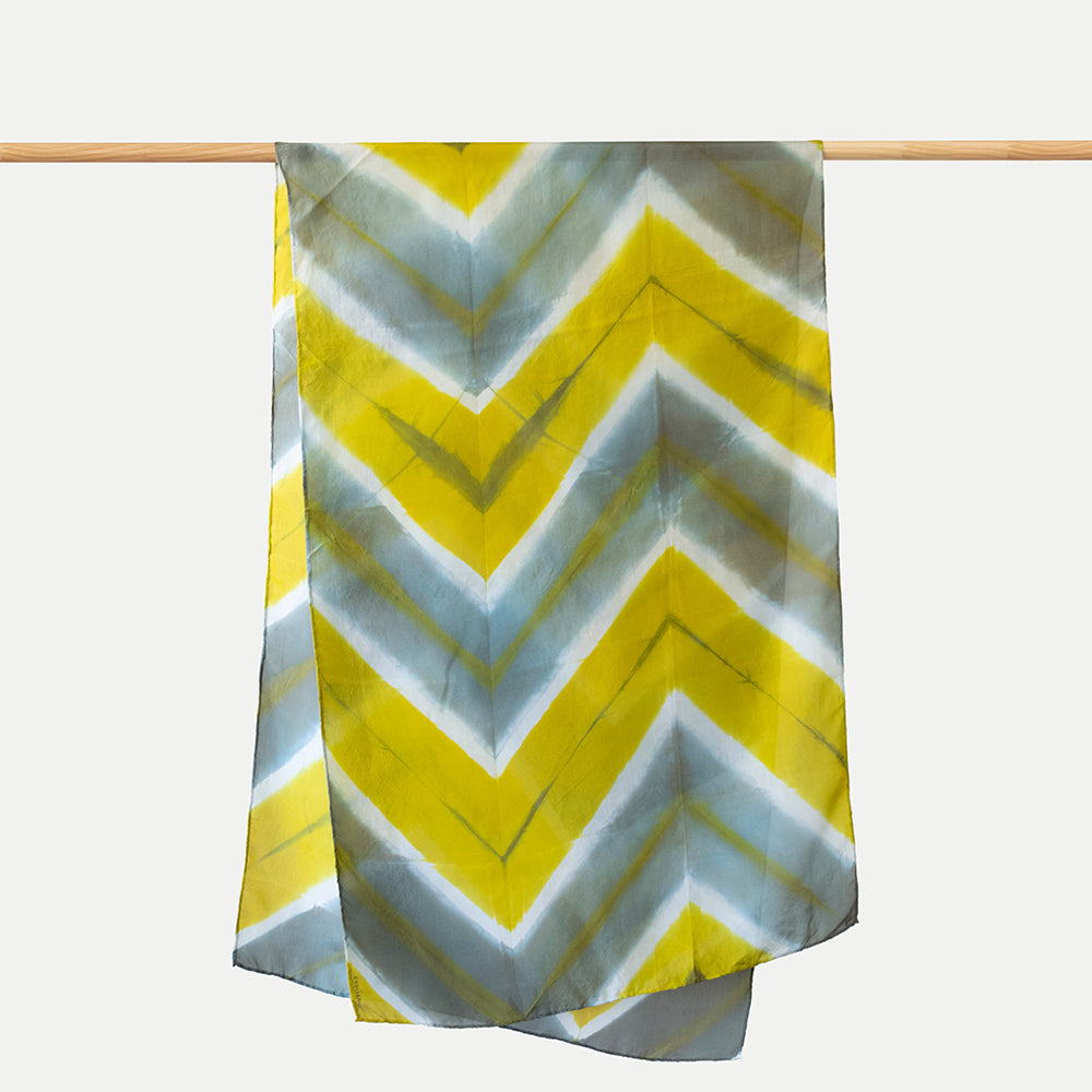Pañuelo seda shibori zigzag amarillo