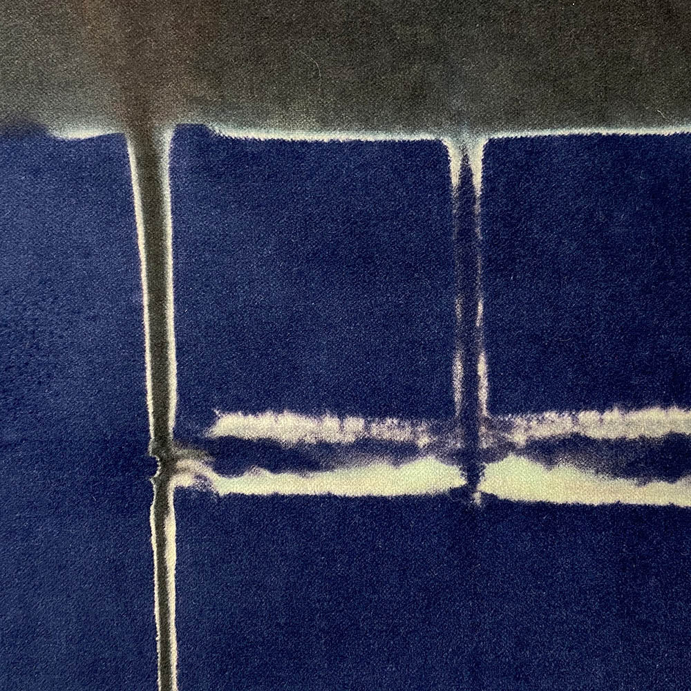 Funda cojín terciopelo algodón shibori cuadrados azul-gris